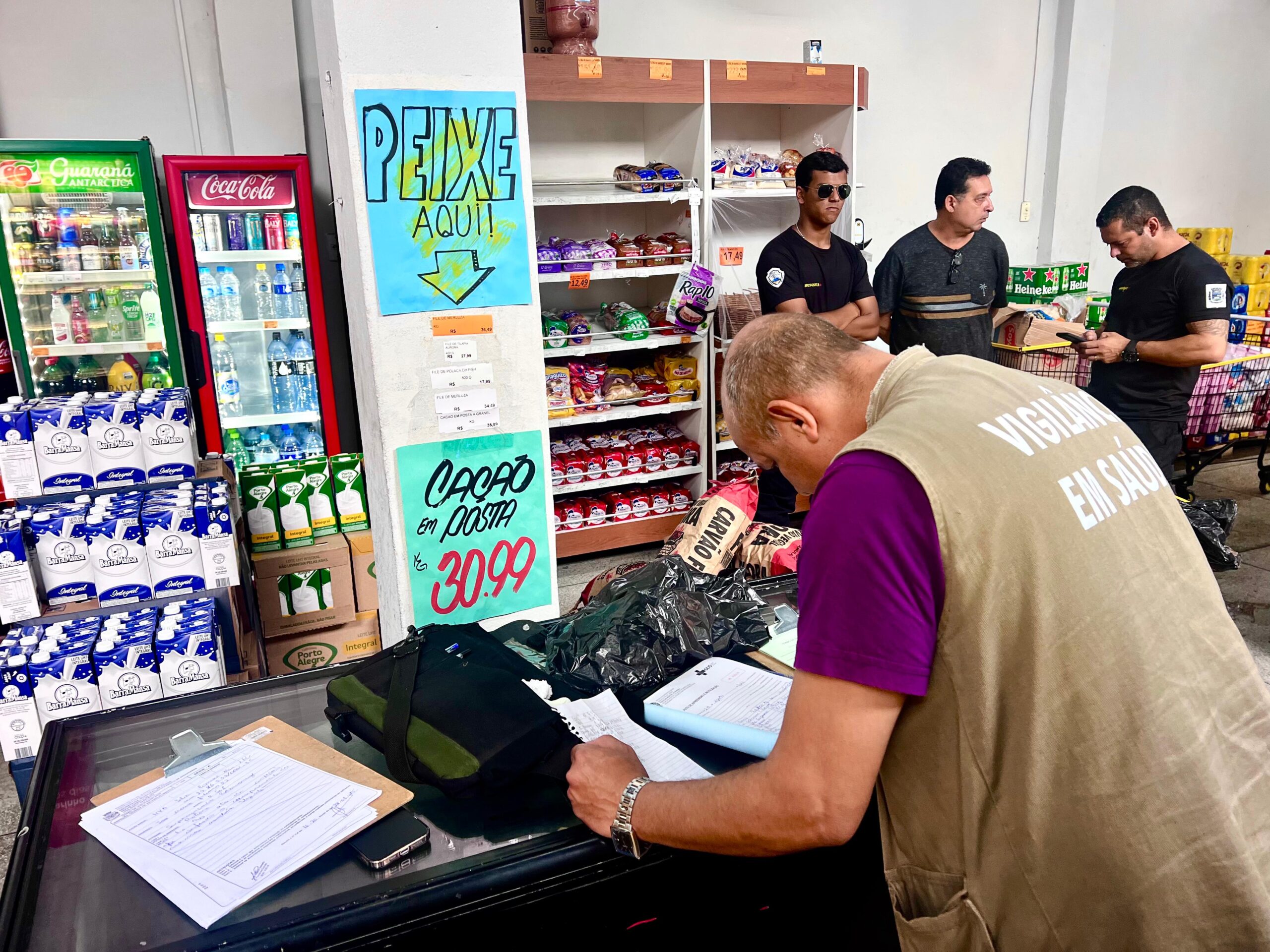 Supermercado no bairro Ipê é interditado durante fiscalização sanitária
