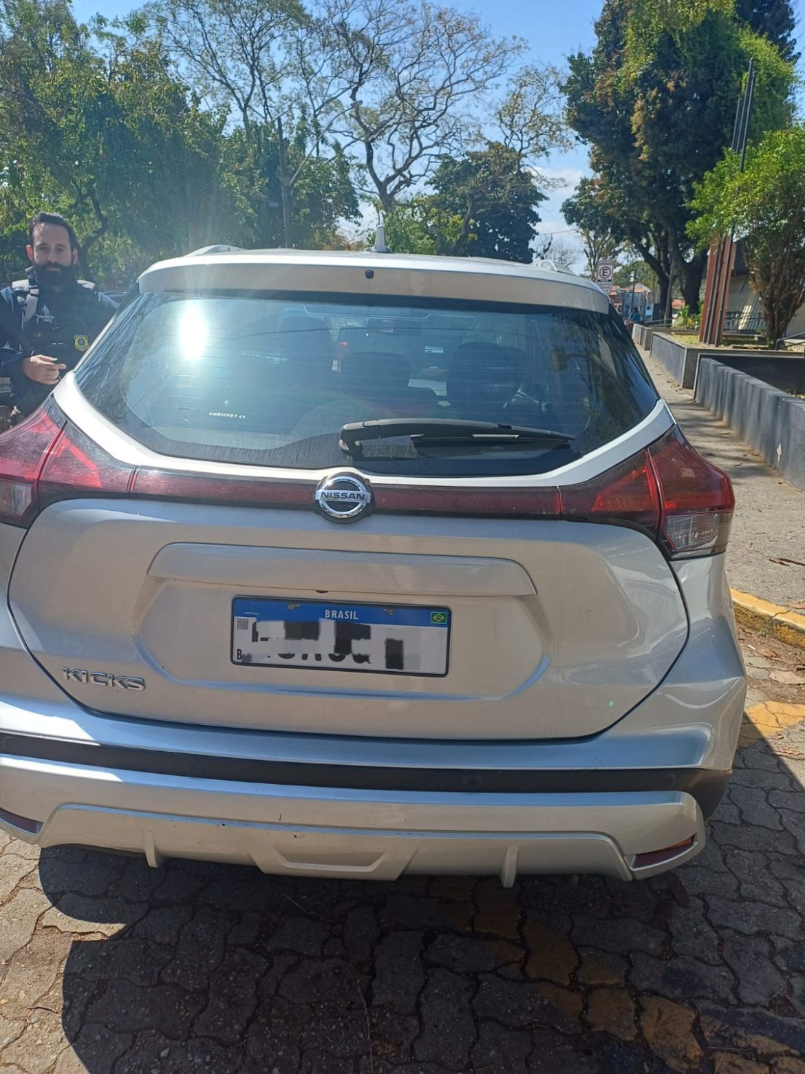 PRF recupera carro roubado avaliado em quase R$ 97 mil em Penedo