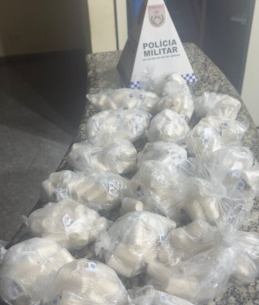 Pinheiral: Polícia Militar apreende 380 pinos de cocaína durante operação
