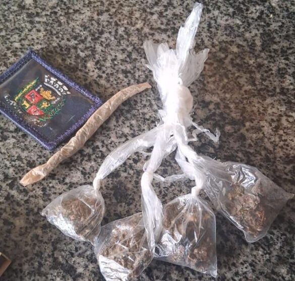 Guarda Municipal flagra dois homens com drogas em praça de Valença