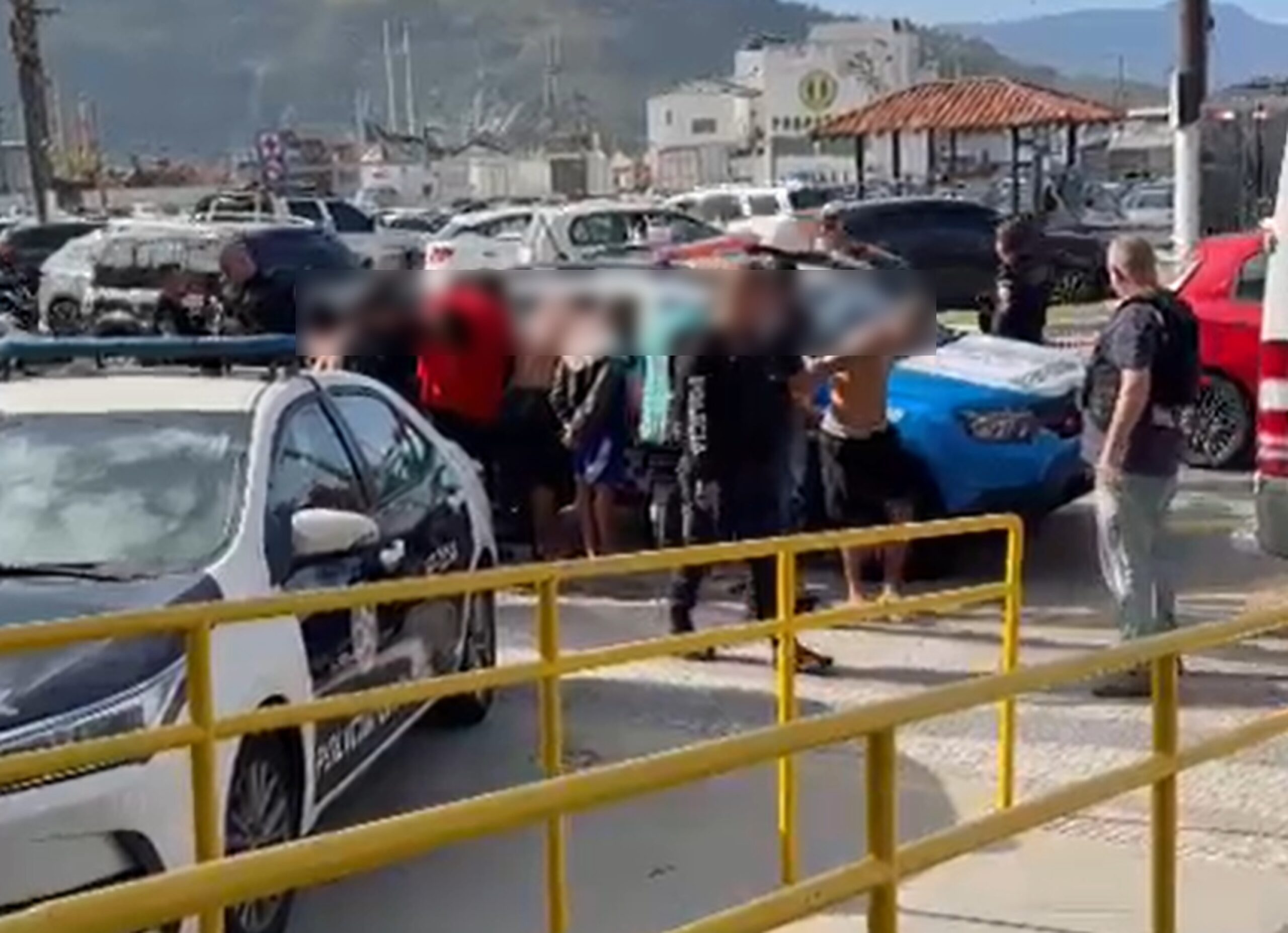 Operação da Polícia Civil prende cinco jovens e apreende adolescente em Angra dos Reis