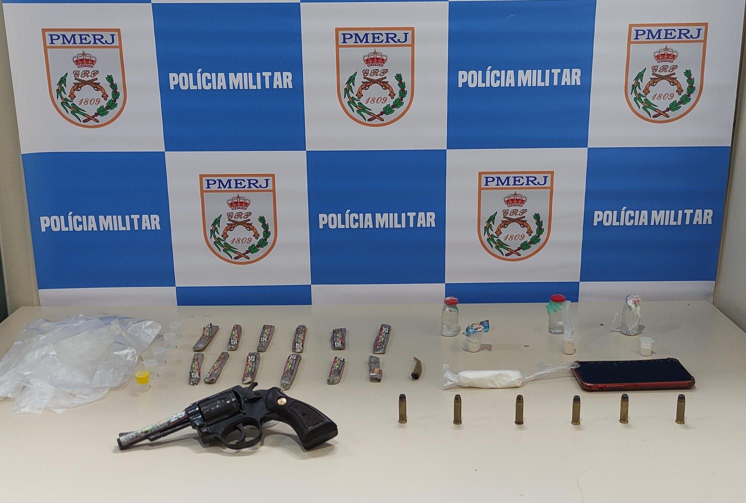 Adolescente é apreendido com drogas e arma em operação policial em Valença