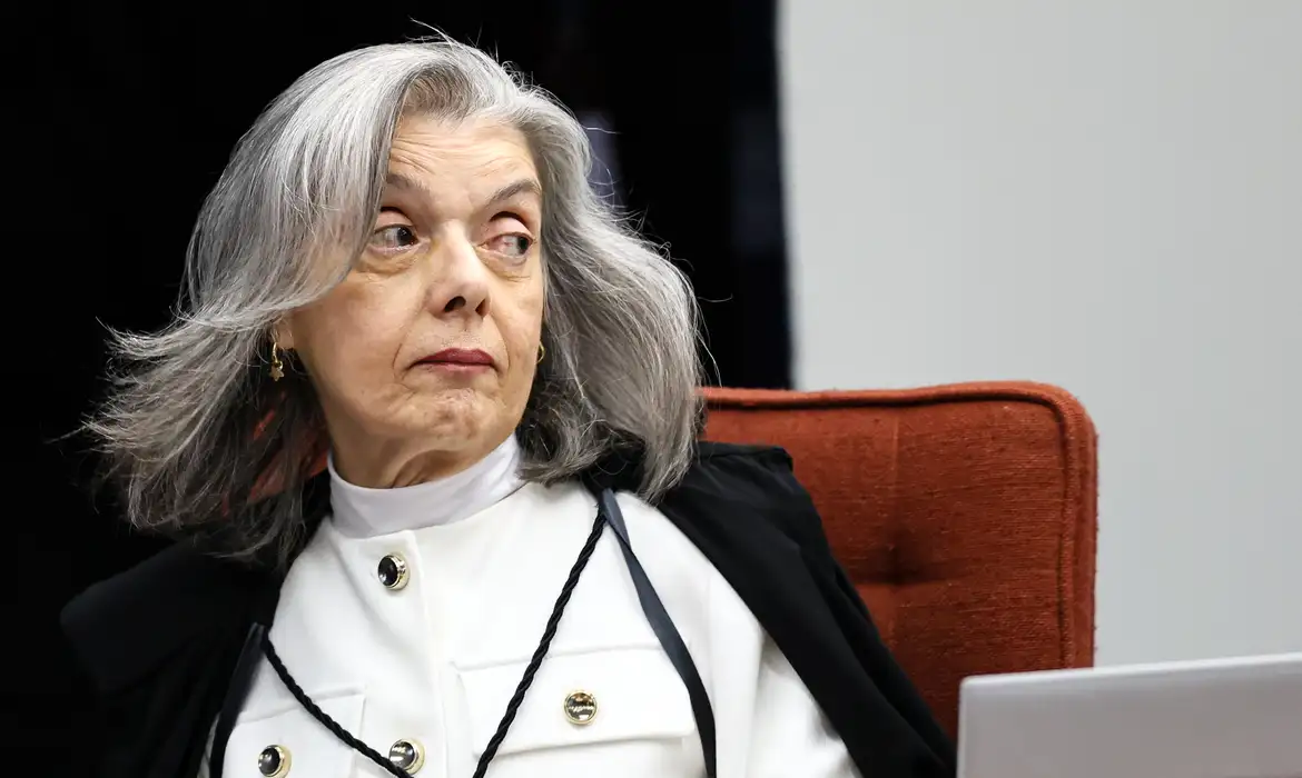 Cármen Lúcia forma maioria pela condenação de Jair Bolsonaro e aliados