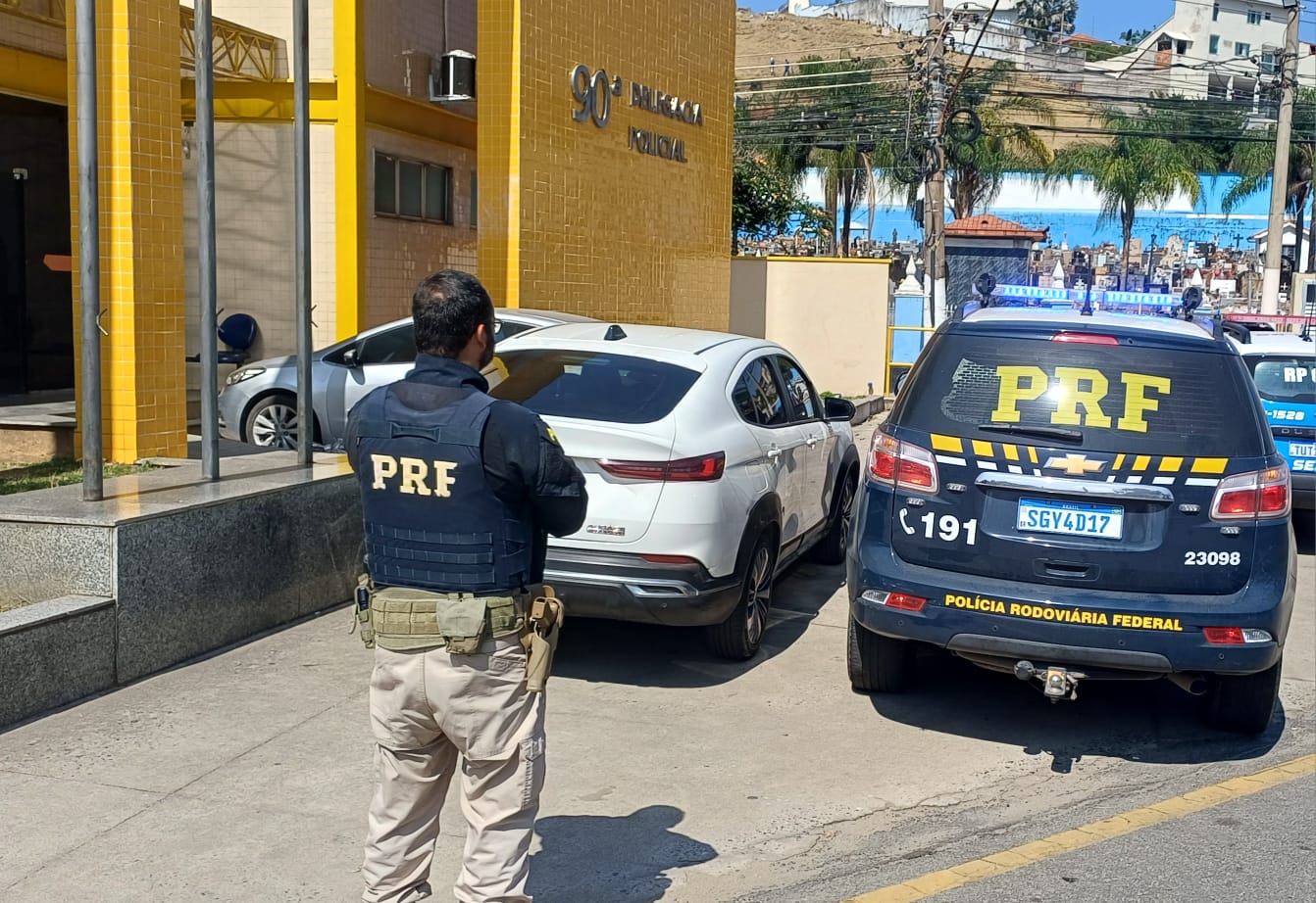 PRF recupera veículo clonado avaliado em mais de R$ 110 mil na Dutra, em Barra Mansa