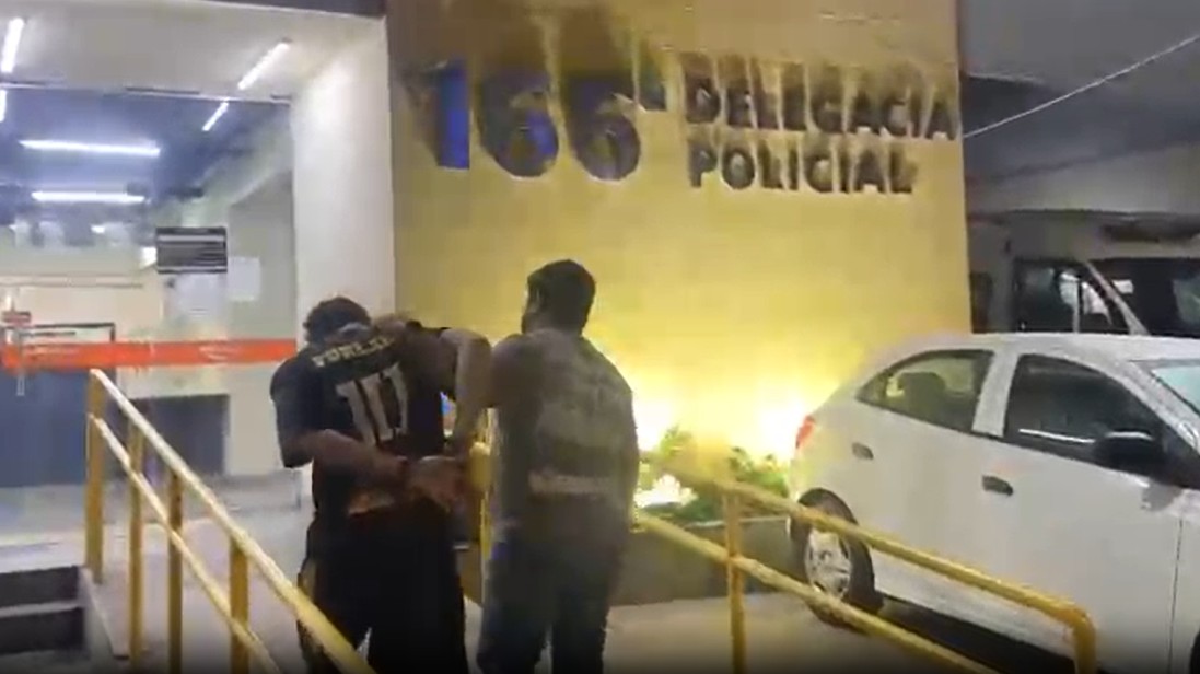 Polícia Civil prende foragido ligado à “Tropa do México” durante partida de futebol em Angra