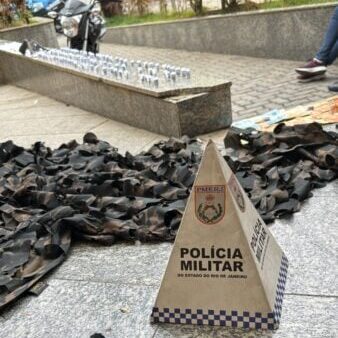 Polícia Militar prende dois jovens suspeitos de tráfico de drogas em Três Rios