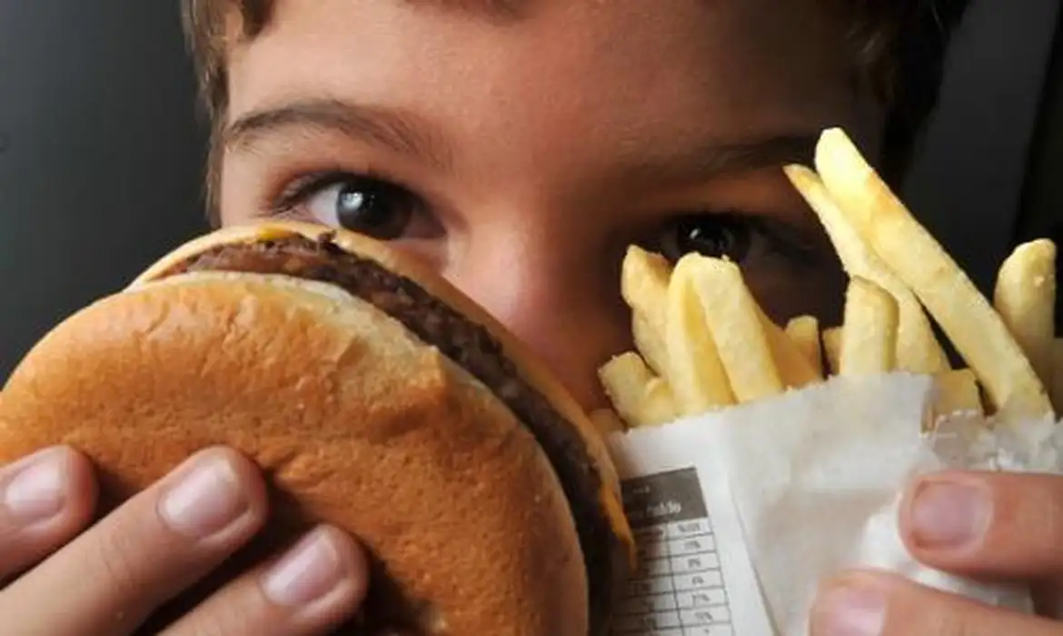 Pela 1ª vez, mundo tem mais crianças obesas do que desnutridas