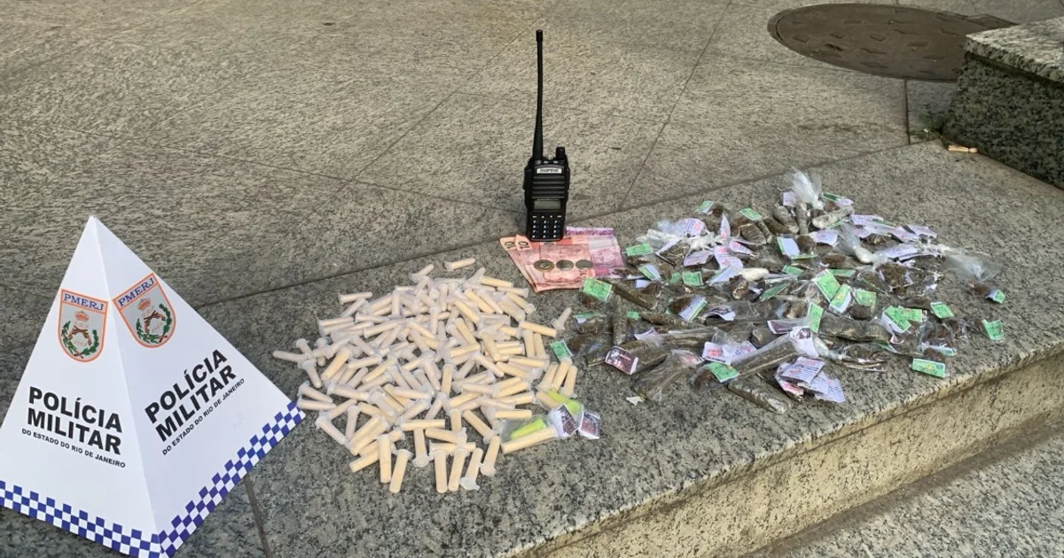 Foragido da Justiça é preso com drogas em operação policial em Resende