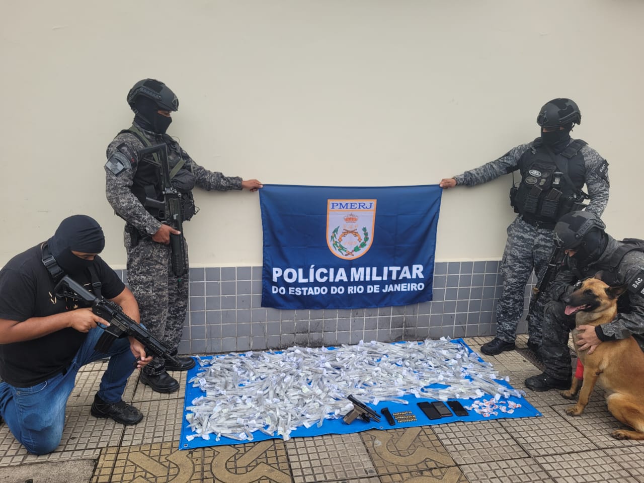 VR: Polícia prende jovem por tráfico de drogas no Morro da Conquista