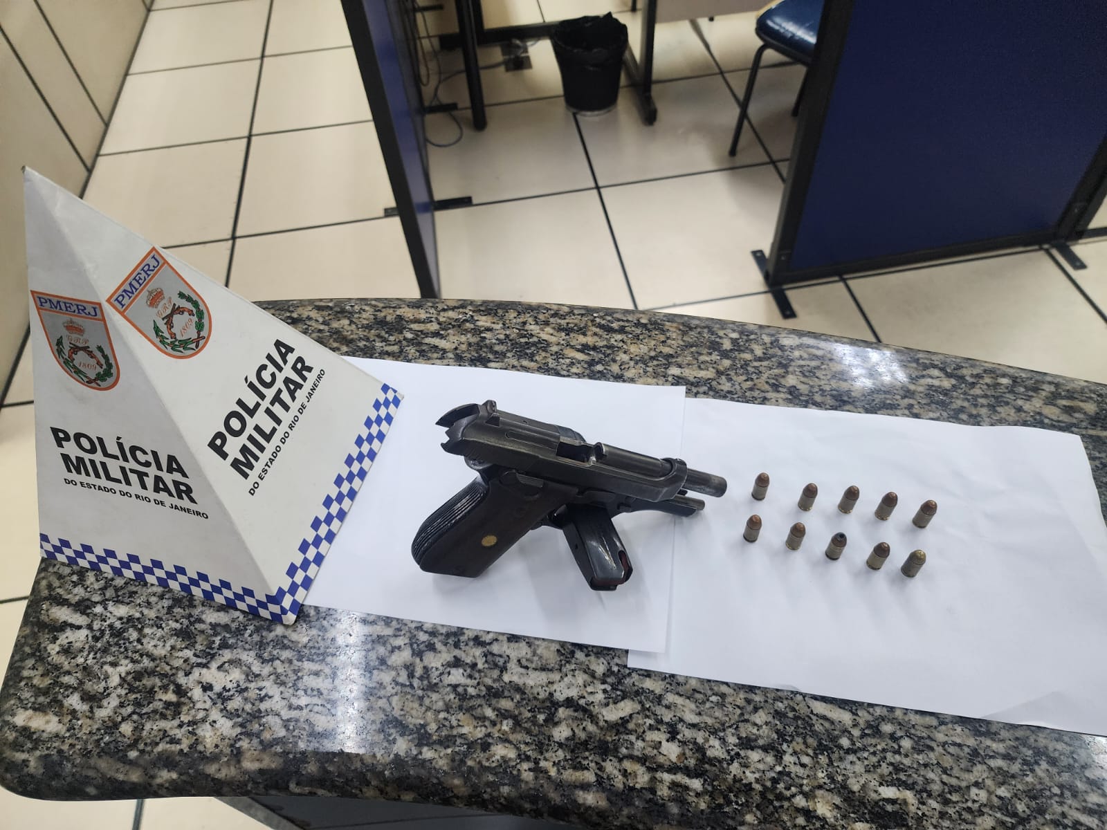 Polícia Militar apreende adolescente com pistola de uso restrito em Porto Real