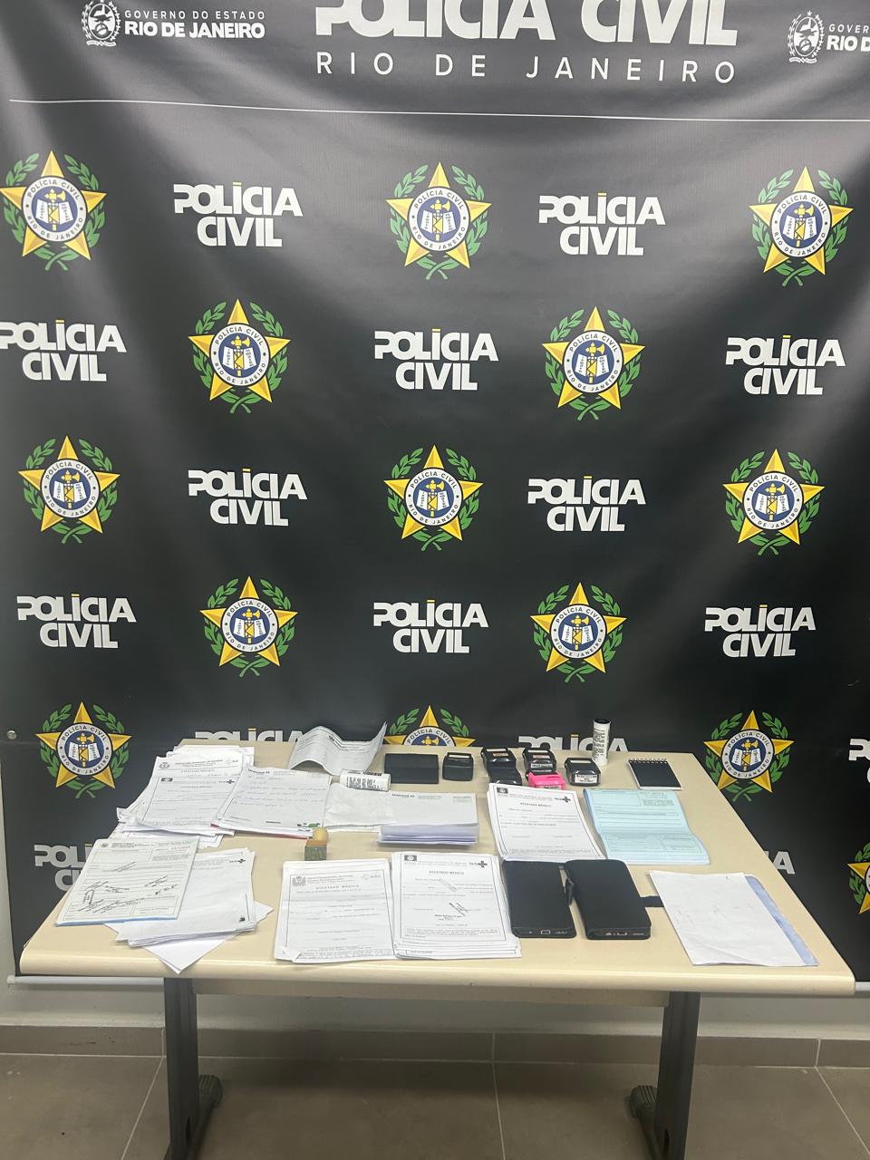 Polícia Civil prende trio por falsificação e uso de receitas médicas em Resende