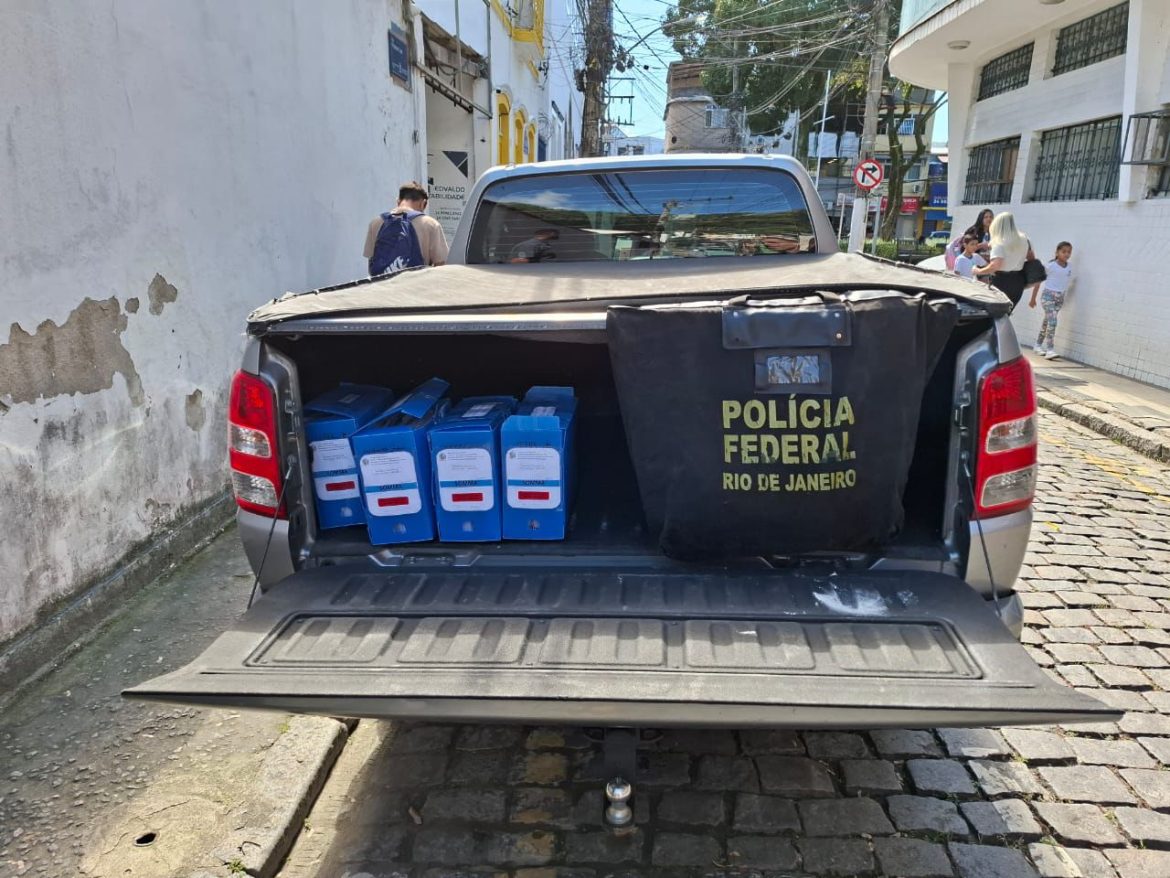 PF realiza operação contra grupo suspeito de espalhar fake news em Angra dos Reis