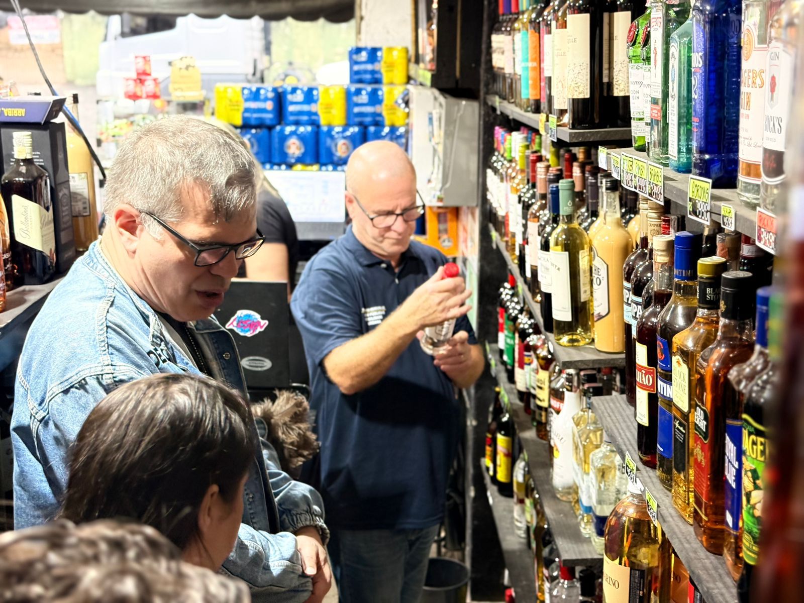 Operação “Drink Seguro” apreende 76 garrafas de bebidas irregulares em Piraí