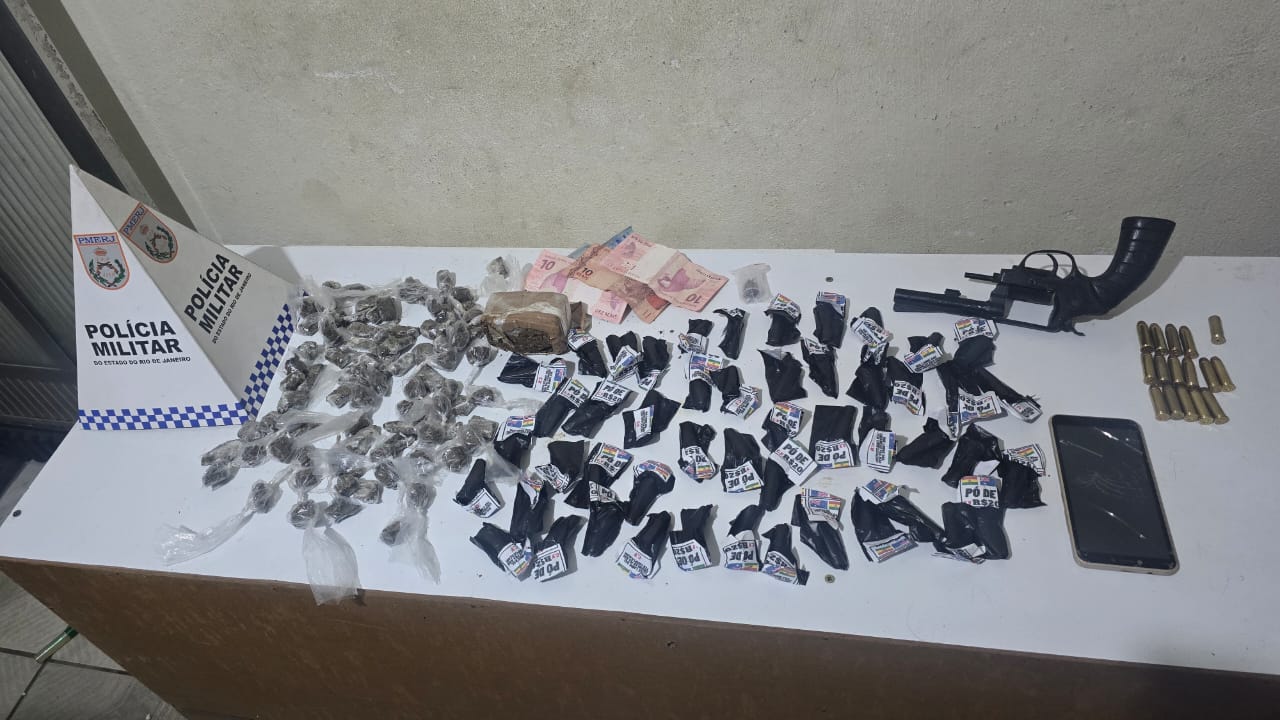 Polícia prende suspeito de tráfico e apreende revólver e entorpecentes em Porto Real