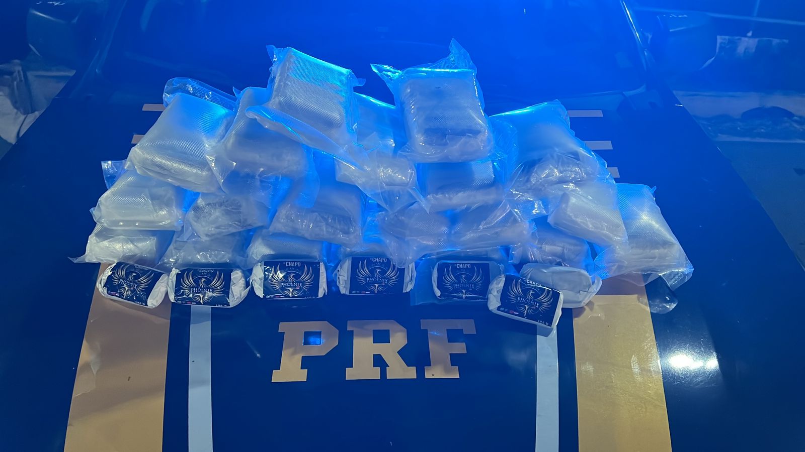 PRF apreende  droga escondida em tanque de combustível na Dutra, em Resende