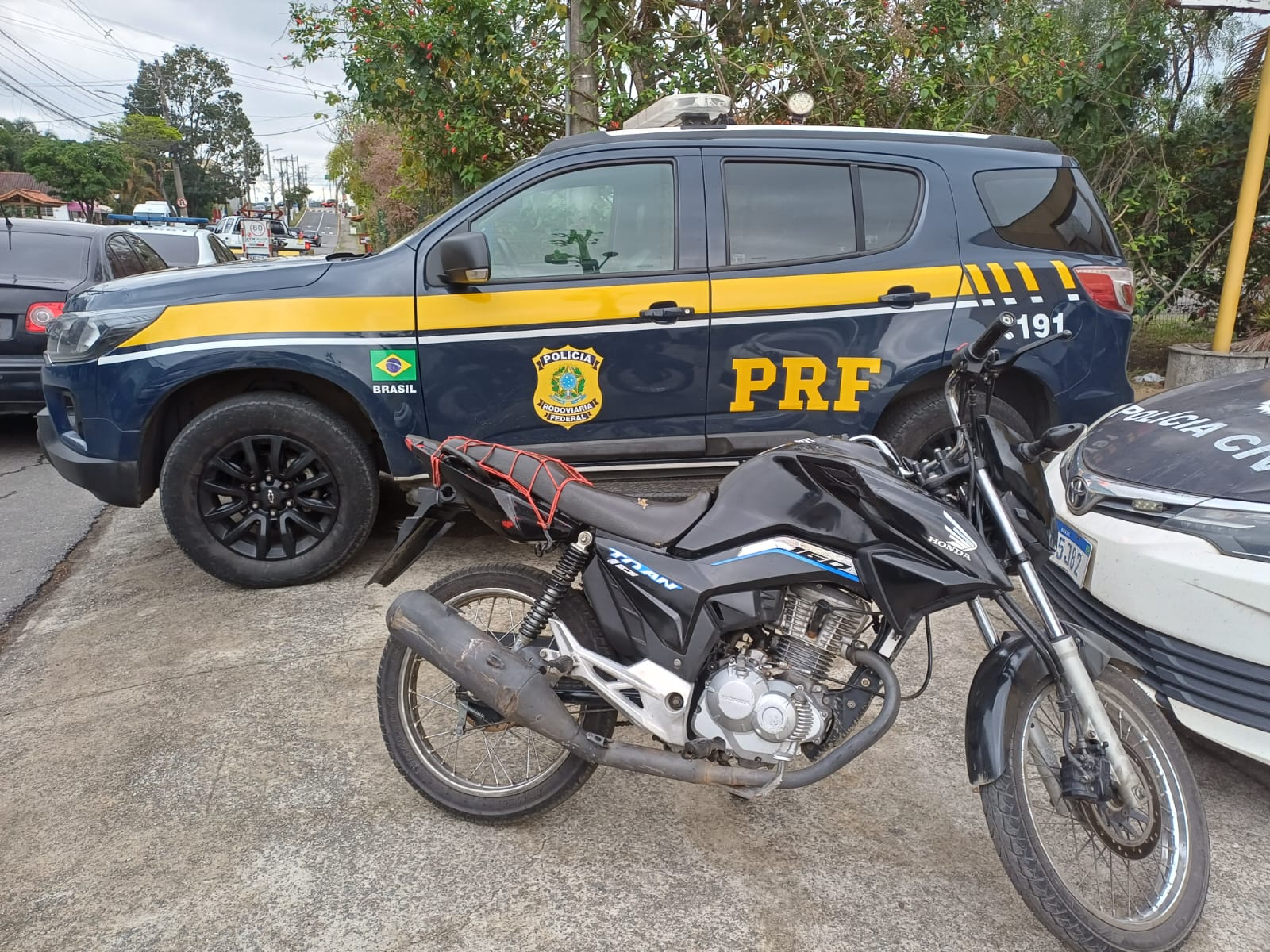 Motocicleta furtada é recuperada pela PRF em Itatiaia; jovem de 18 anos é preso por receptação