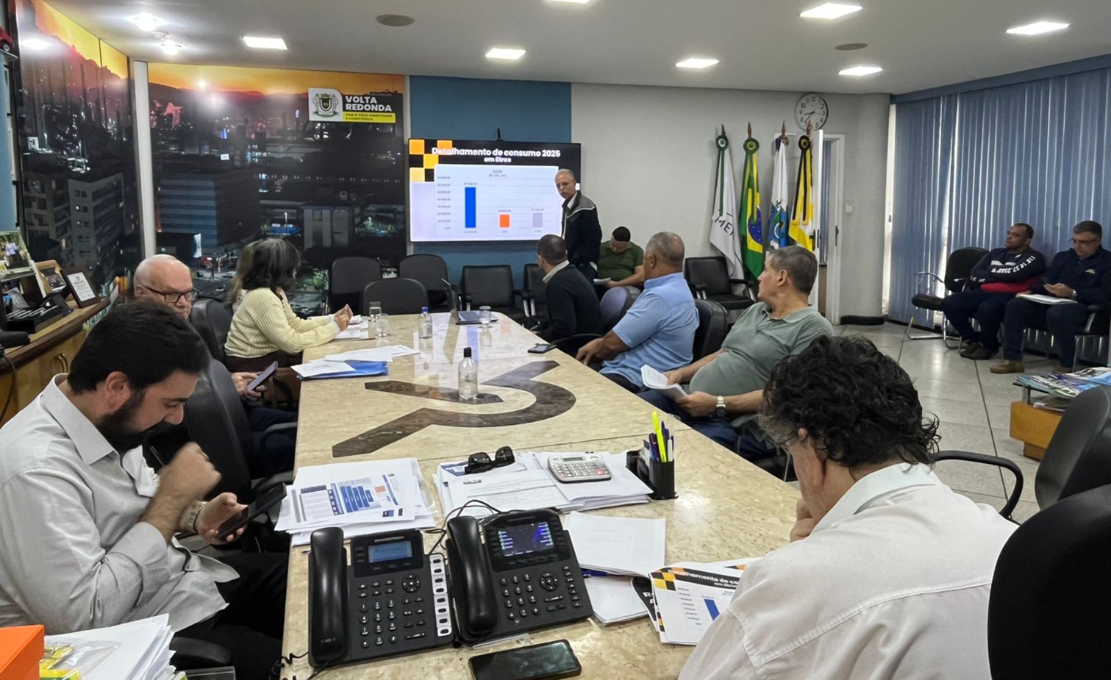 Neto reúne secretarias para preparação de cortes de despesas em Volta Redonda