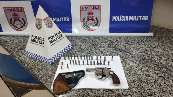 Adolescente é apreendido com arma e objetos furtados em Miguel Pereira