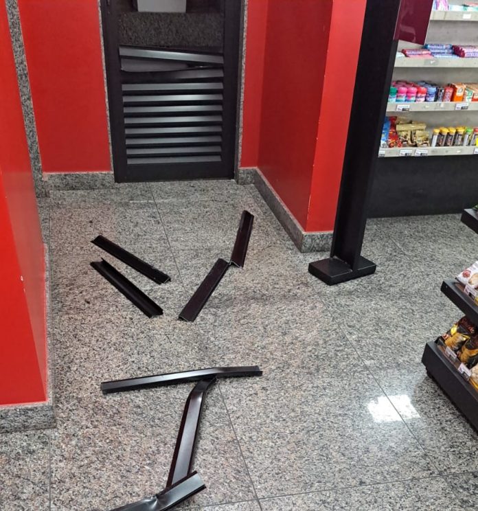 Suspeito de furto é contido por funcionários em posto de combustível de Barra Mansa