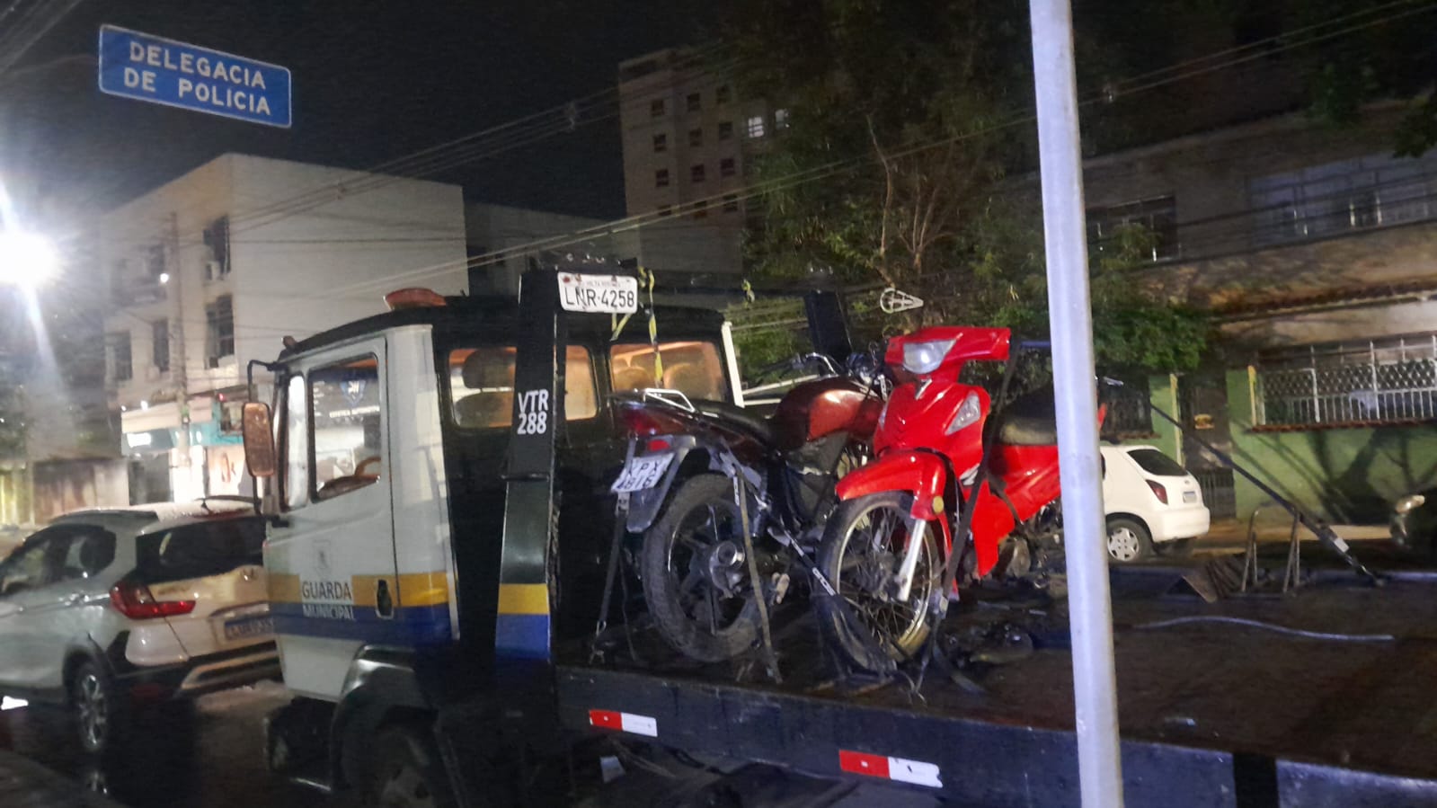 GM apreende droga, moto clonada e remove veículos sem placas em ações em Volta Redonda