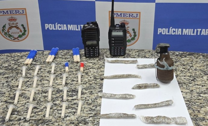 PM realiza duas ações e prende homem e apreende menor por tráfico em Barra Mansa; Adolescente foi pego com granada