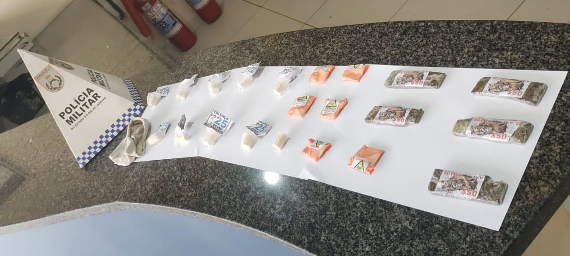 Polícia Militar apreende drogas após denúncia anônima em Valença