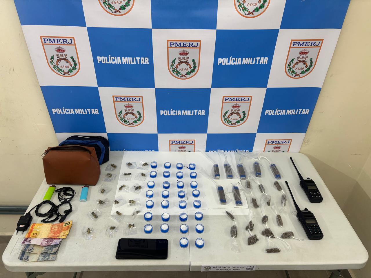 Polícia apreende drogas e detém três suspeitos em operação no bairro Eucaliptal