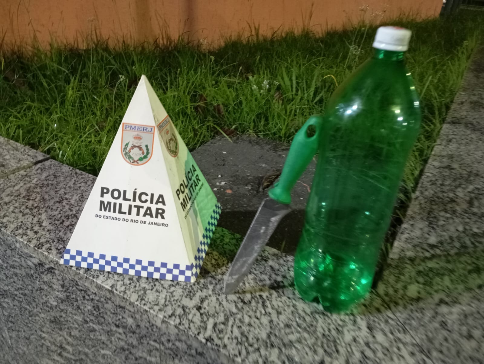 Mulher é socorrida após ser atacada com faca e querosene em Resende