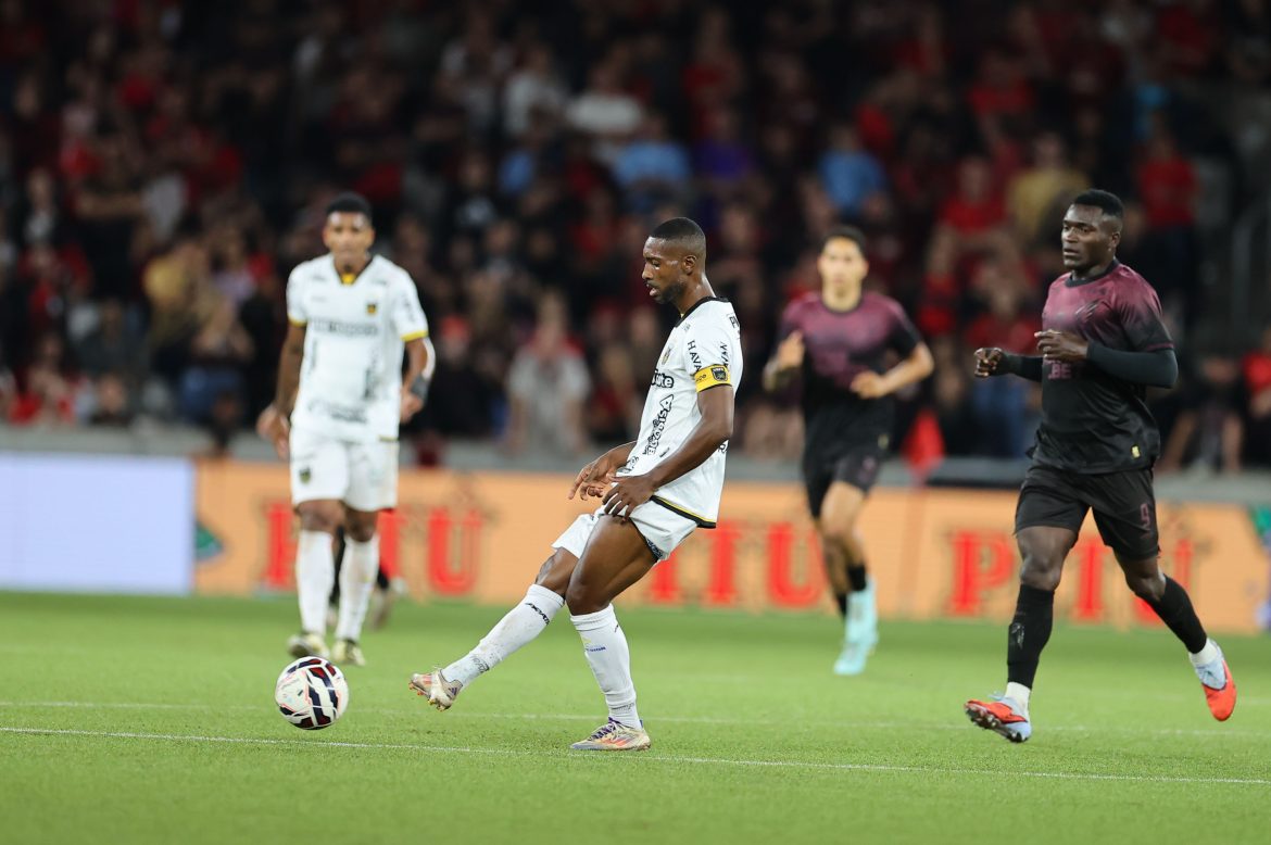 Volta Redonda é rebaixado para a Série C após derrota para o Athletico-PR em Curitiba