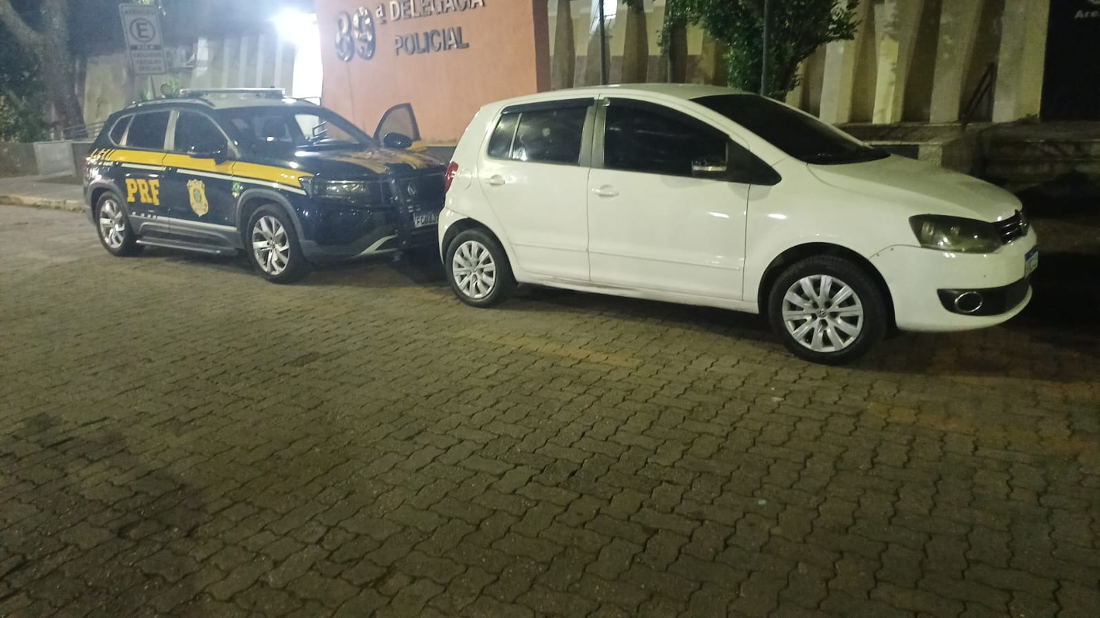 PRF recupera veículo clonado na Dutra e prende casal em Resende