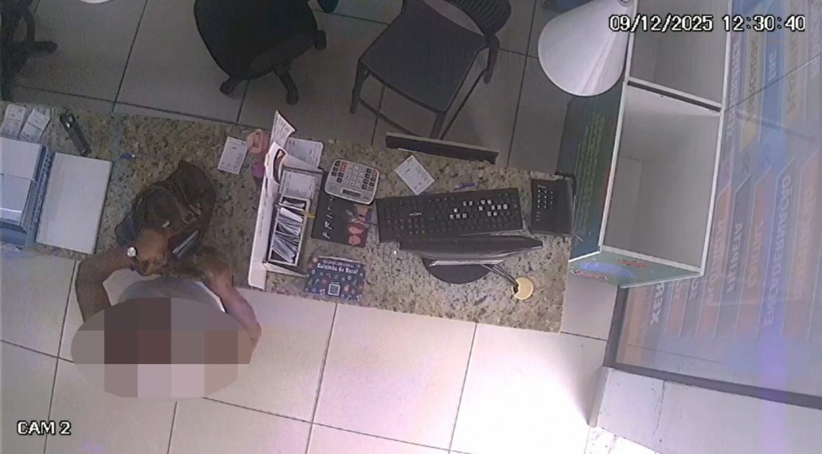 Idosa de 78 anos é detida após furtar celular em loja de Volta Redonda