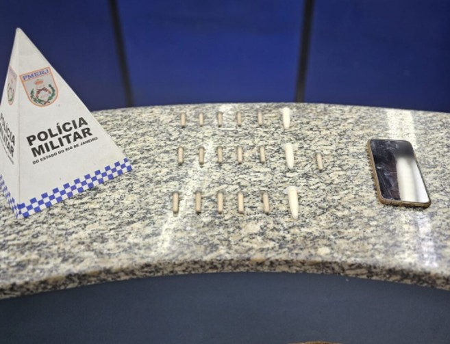 Mulher é presa por tráfico de drogas em Barra Mansa; Suspeita atuava também como ‘’olheira’’