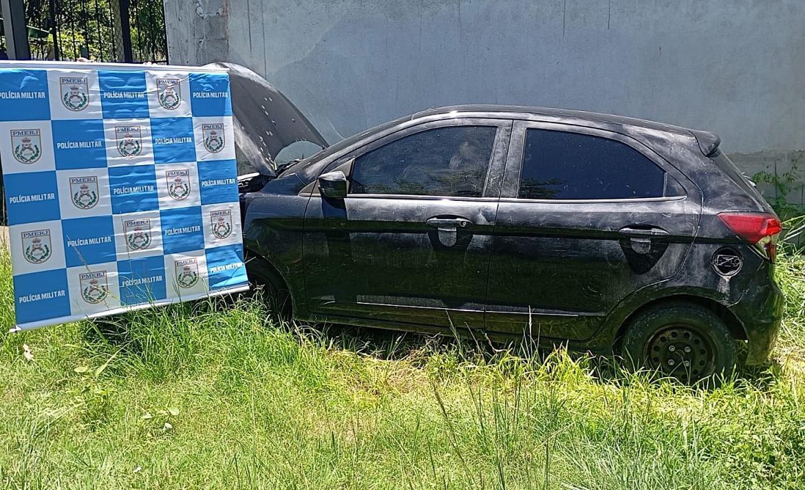 PM recupera carro roubado com placa adulterada em Porto Real
