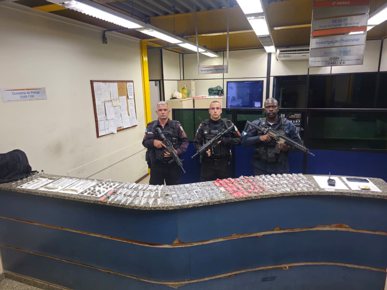 Mulher é presa por tráfico em Barra MansaDois homens foram detidos