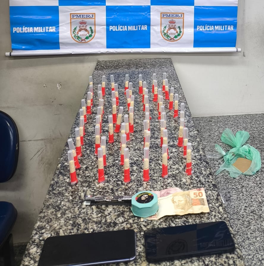 Motociclista é flagrado transportando cocaína e acaba preso em Barra Mansa