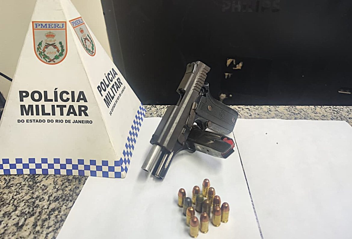 Homem é preso com pistola de numeração raspada em Itatiaia