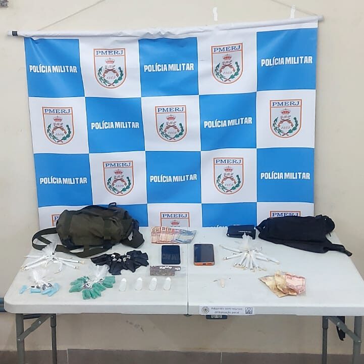 Dupla é detida com cocaína, crack e maconha no bairro Água Limpa em Volta Redonda