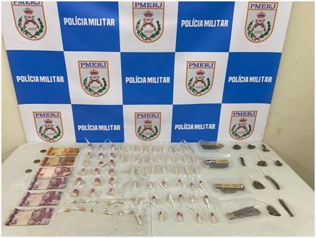 PM apreende drogas e detém quatro suspeitos em duas ocorrências em Volta Redonda e Barra Mansa