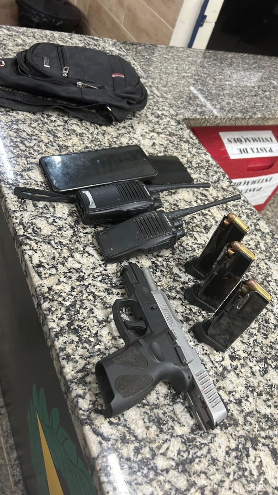 Ordem Pública prende homem armado e apreende pistola e munições em Volta Redonda