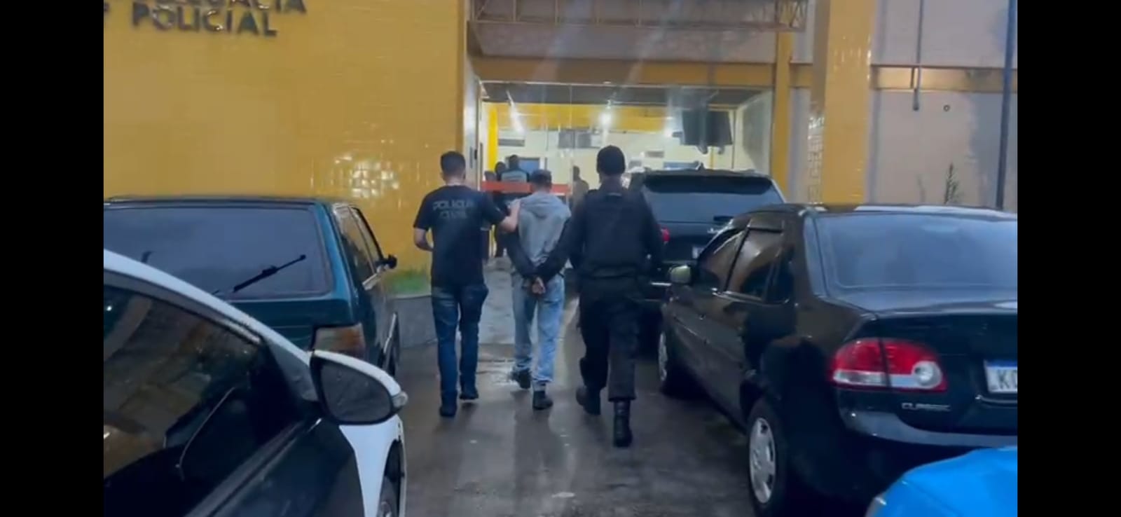 Homem é preso por agredir ex-companheira e desviar benefício social em Piraí