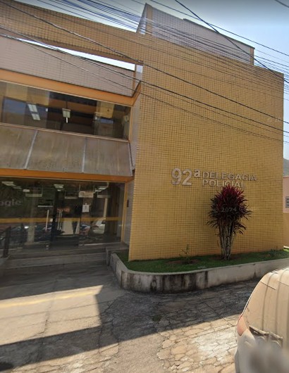 Homem é preso após agredir mãe e companheira menor de idade em Rio das Flores