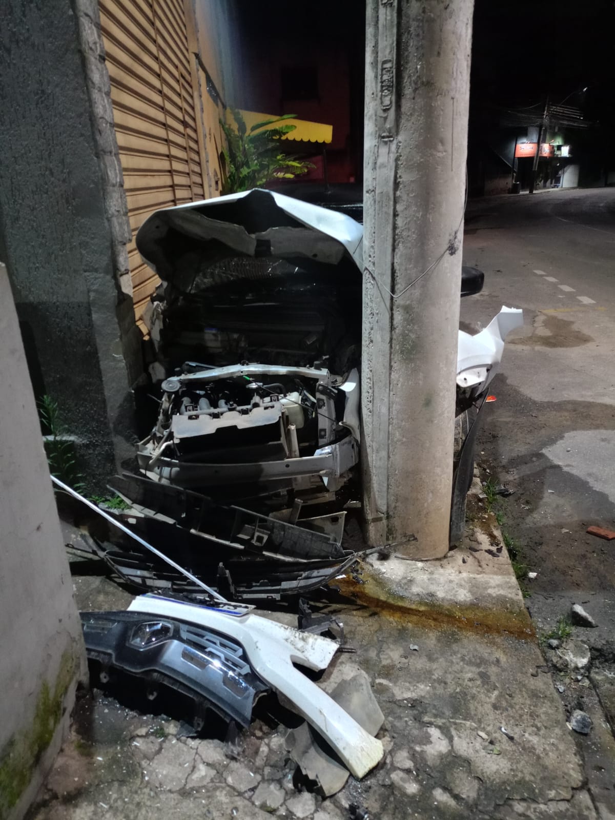 Jovem morre e outros três ficam feridos após perseguição e colisão em Volta Redonda