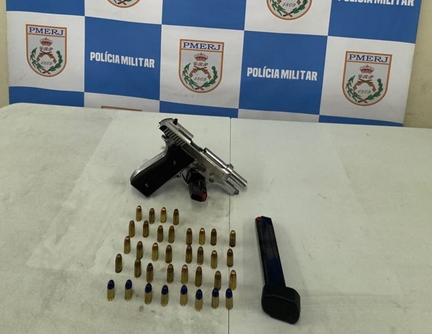 Polícia prende homem armado com pistola no Santo Agostinho