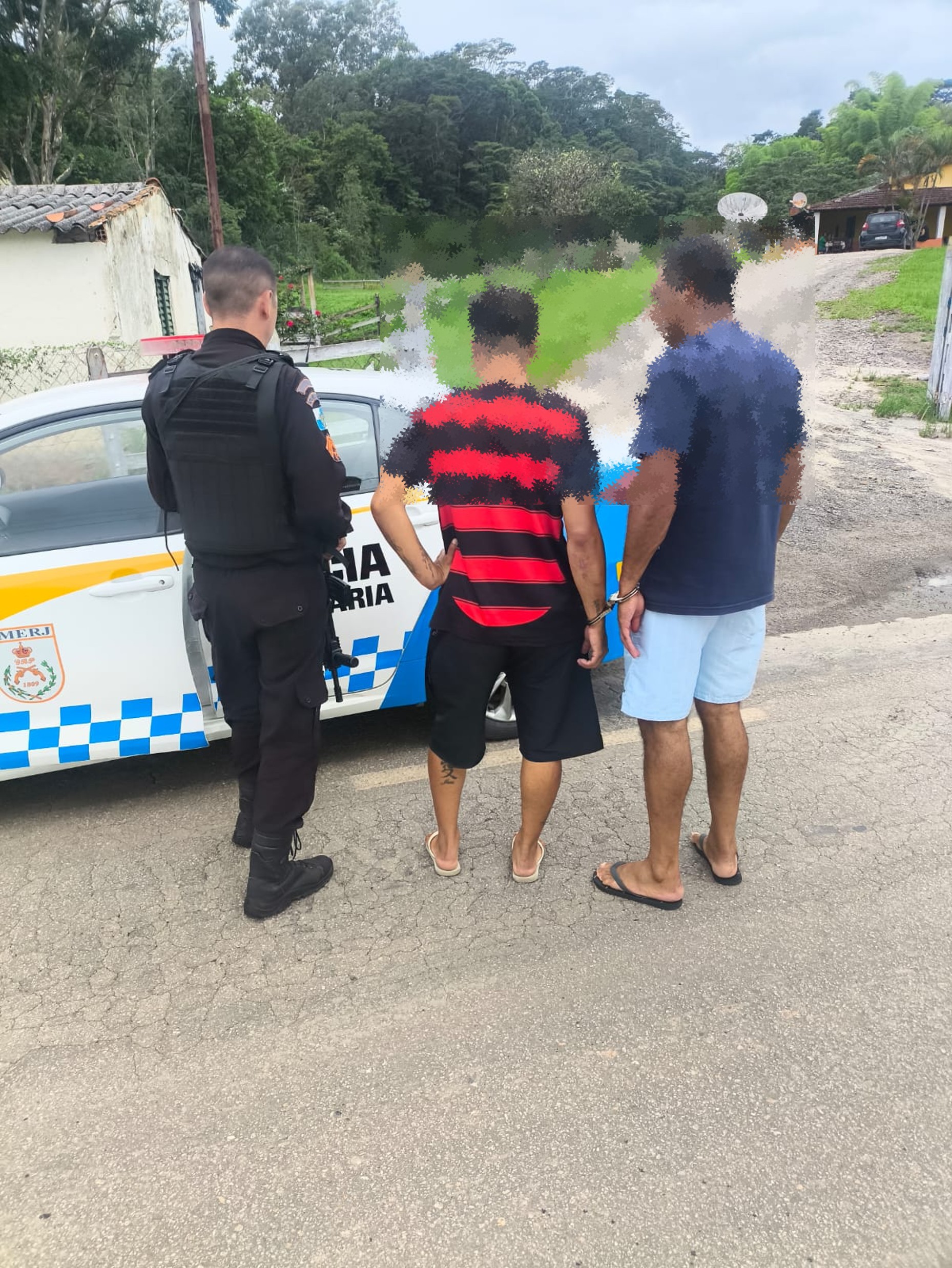 CPRv apreende cocaína após perseguição a motocicleta em Piraí