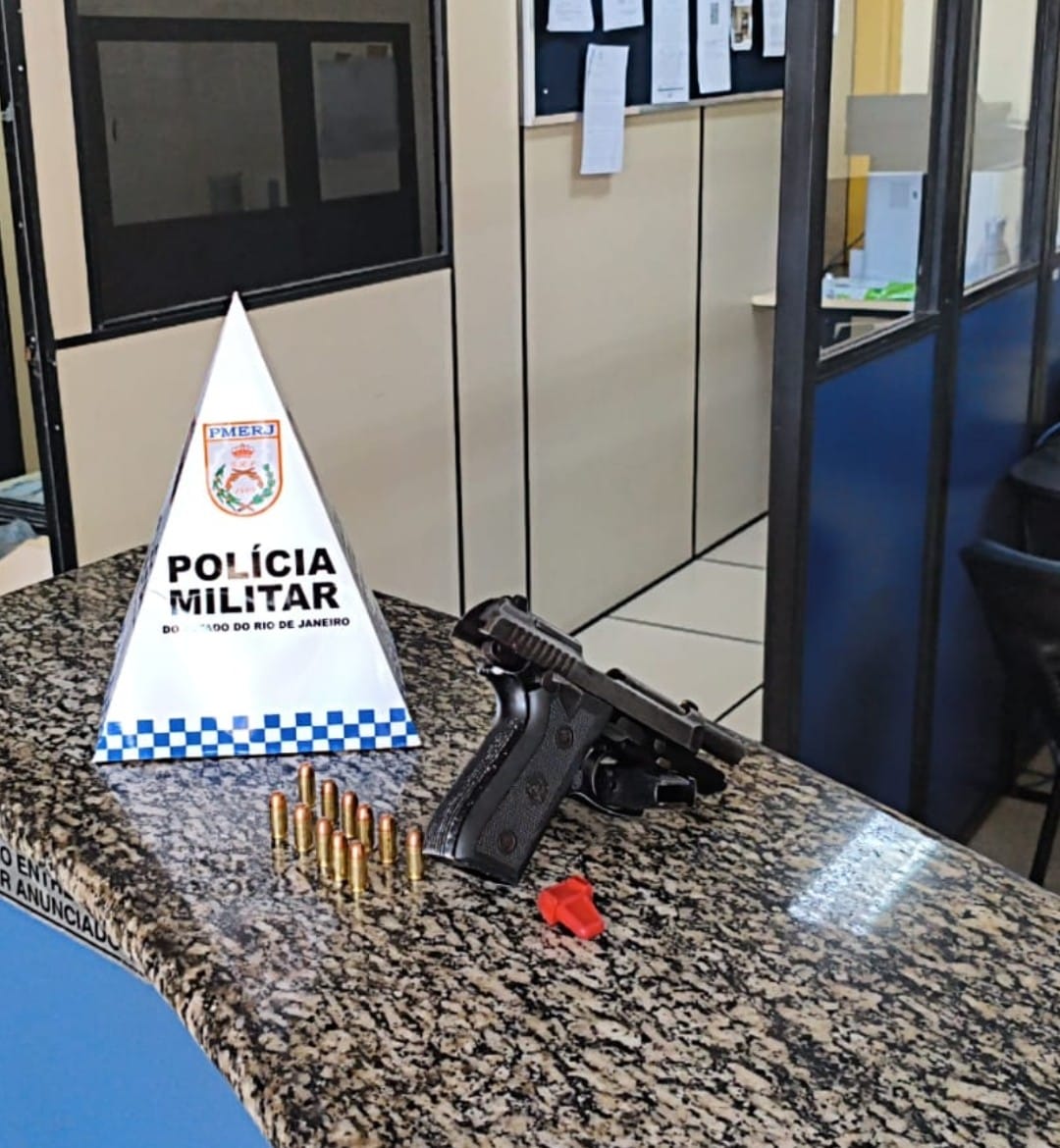 Homem foge durante ação policial e arma é apreendida em Porto Real; Suspeito é identificado