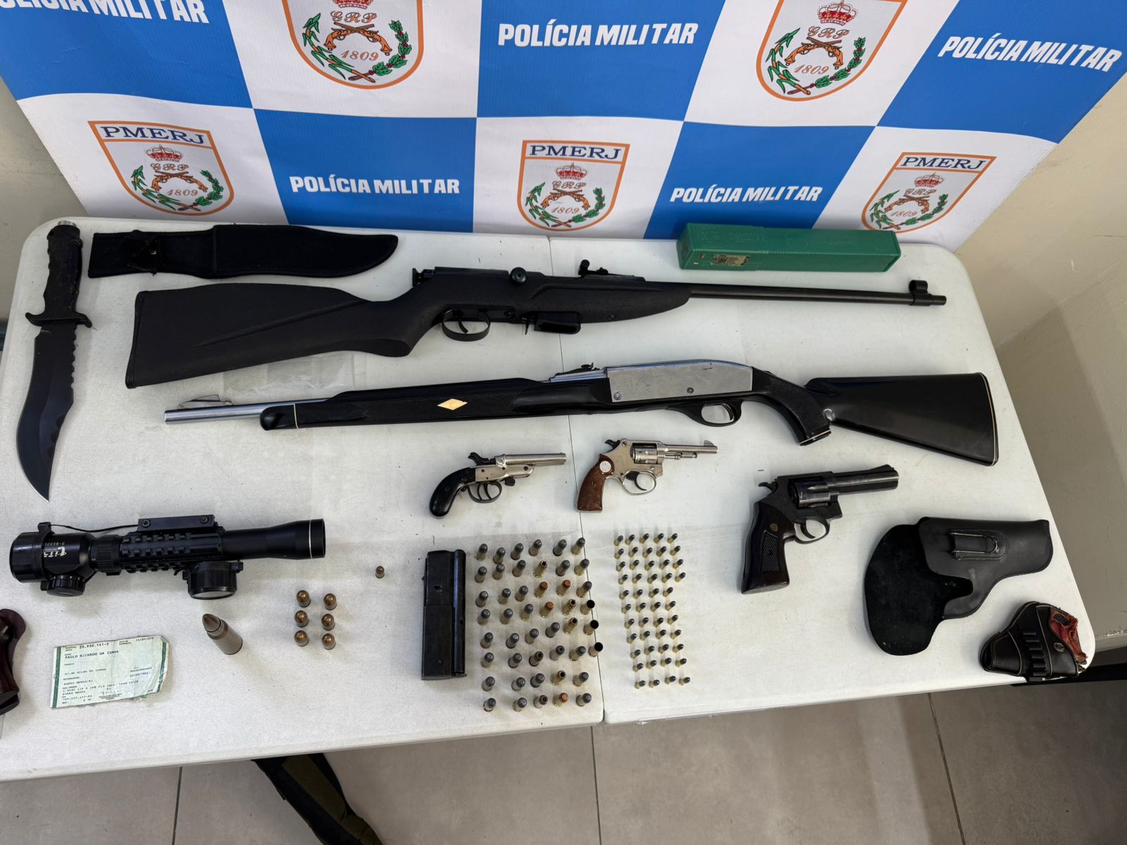 Polícia apreende arsenal com munição de uso restrito em residência em Volta Redonda