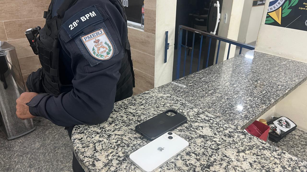 Polícia Militar recupera celular de vítima após roubo de veículo em Volta Redonda