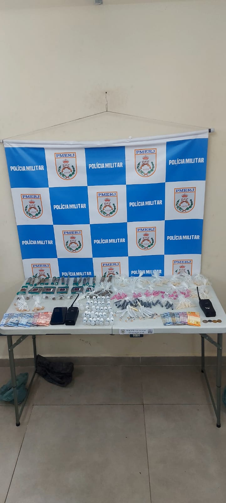 Volta Redonda: polícia prende dois suspeitos por tráfico de drogas na Vila Brasília