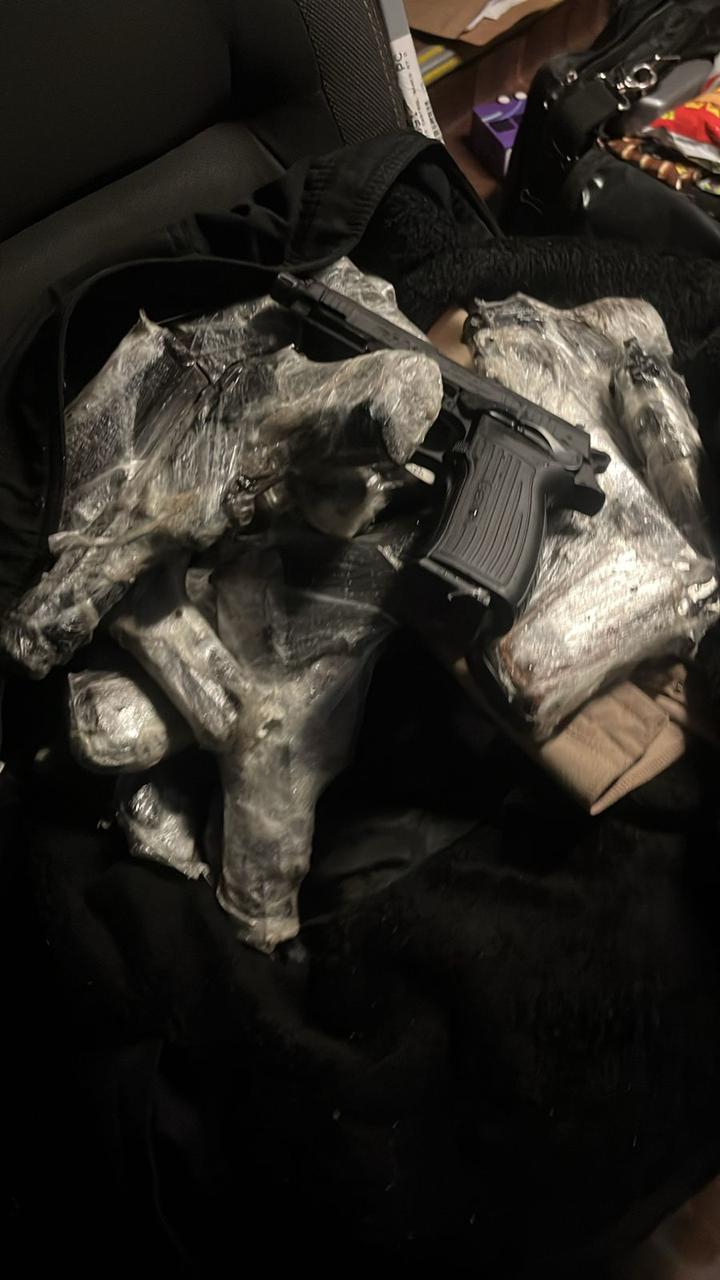 PF intercepta 20 pistolas em ônibus na Via Dutra e prende casal em flagrante