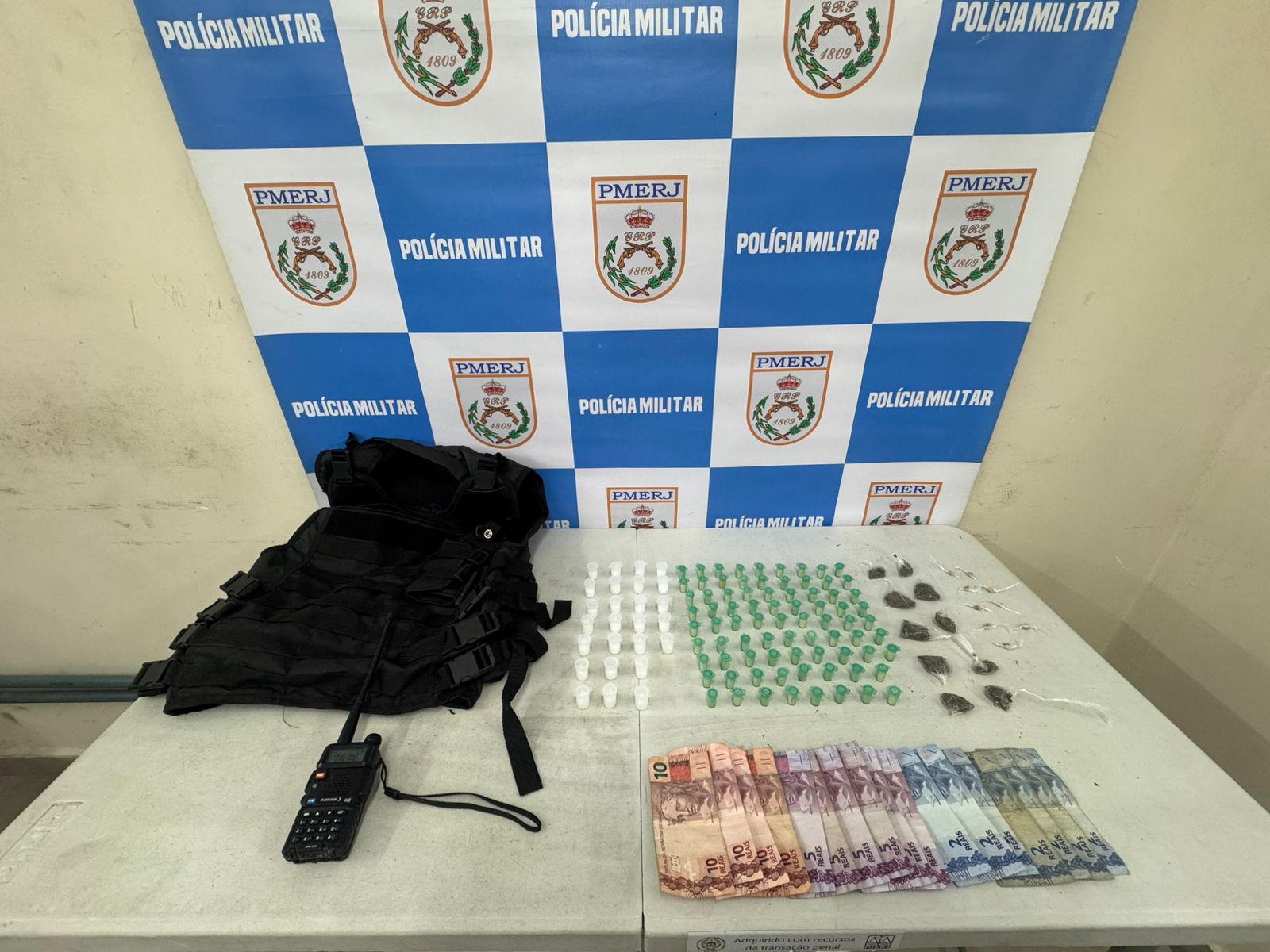 Dupla é presa por tráfico de drogas no Nova Primavera, em Volta Redonda